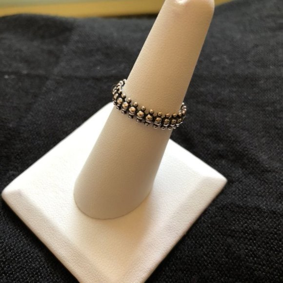 STYLISH STERLING SILVER RING - Picture 2 of 2